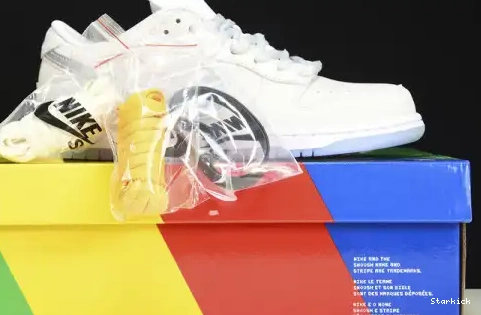 Low Family) and (Friends  Dunk FD8776-100 Nike White  Lobster SB 0704